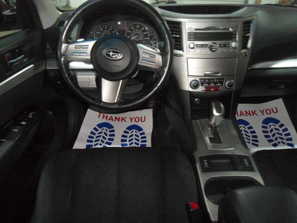 2011 Subaru Outback Image 10