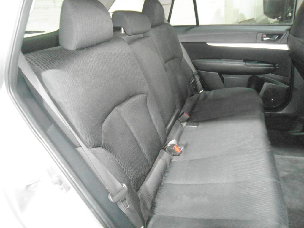 2011 Subaru Outback Image 13