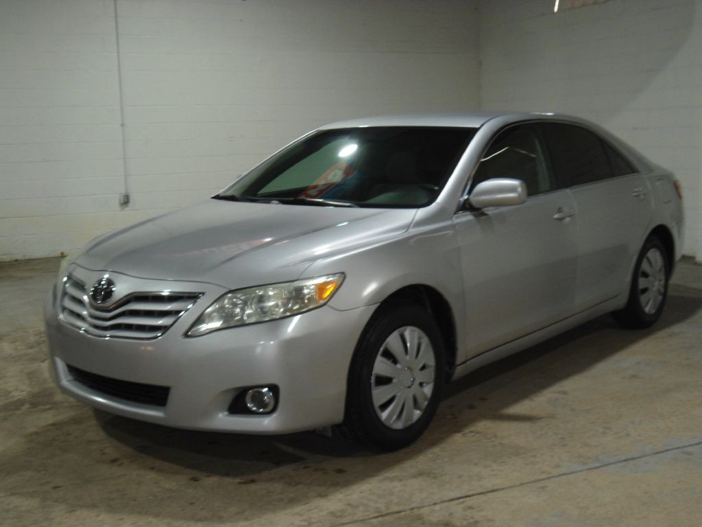 2010 Toyota Camry Image 2