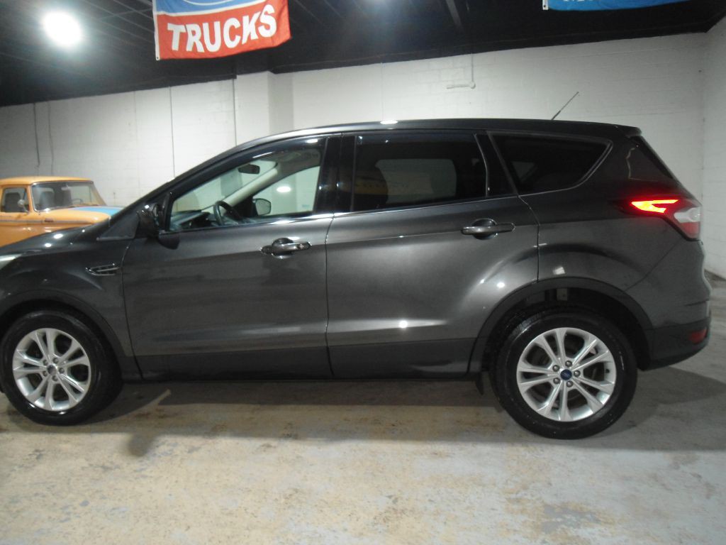 2017 Ford Escape Image 2