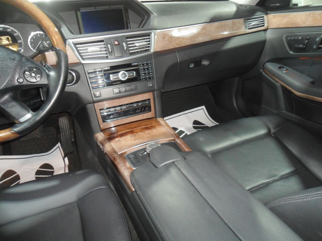 2012 Mercedes-Benz E-Class Image 11