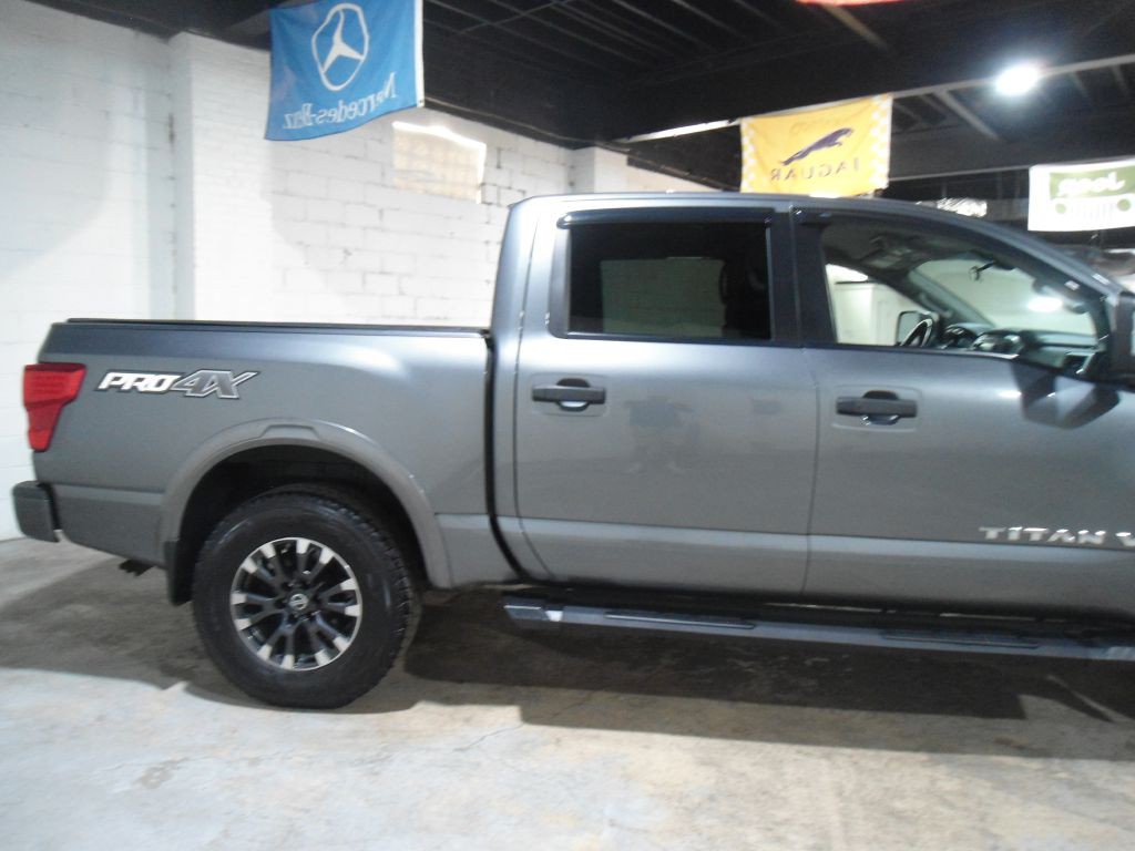 2018 Nissan Titan Image 10