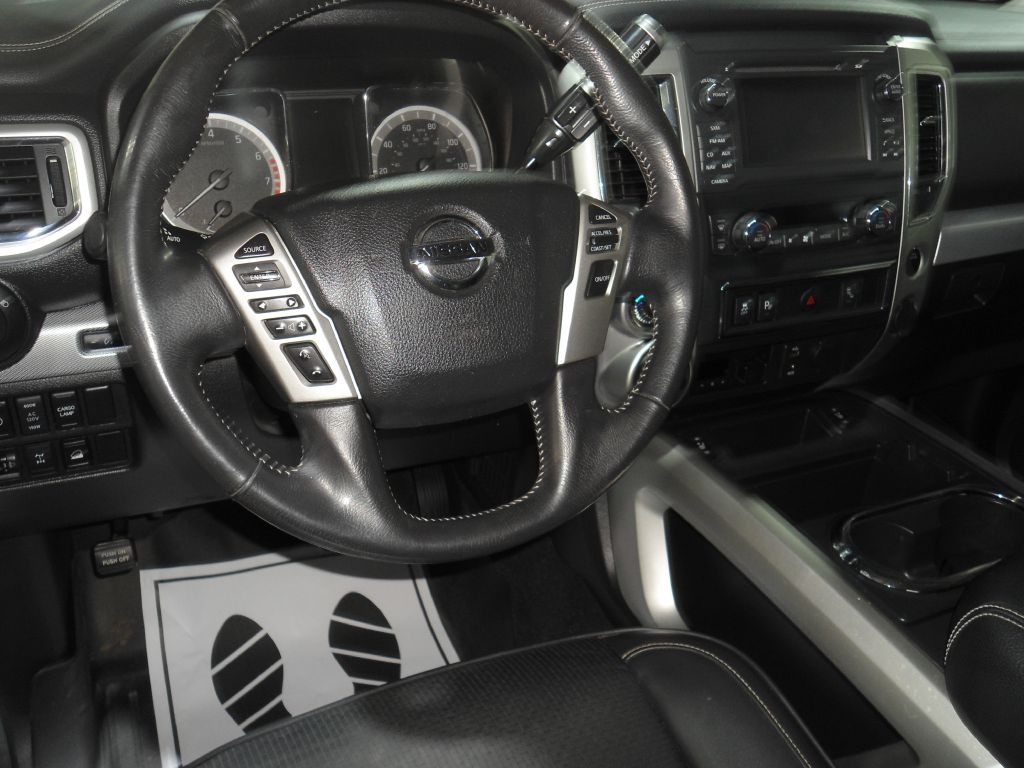 2018 Nissan Titan Image 16