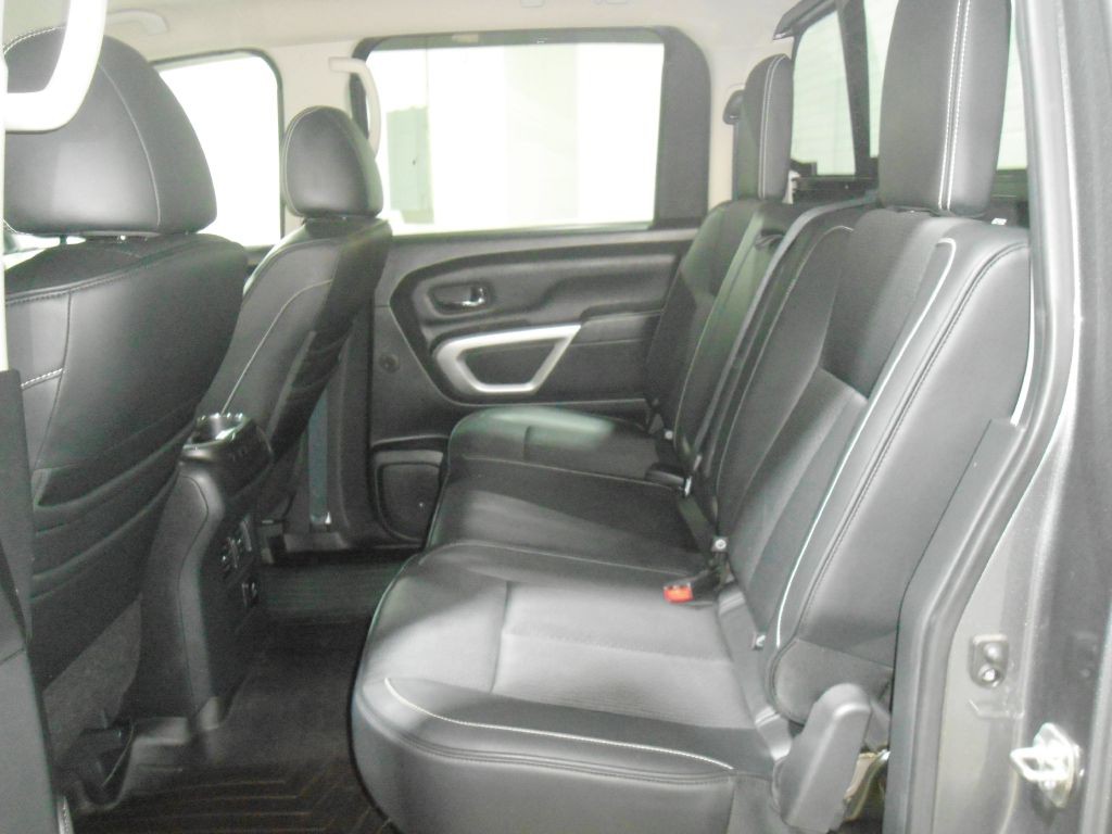 2018 Nissan Titan Image 17