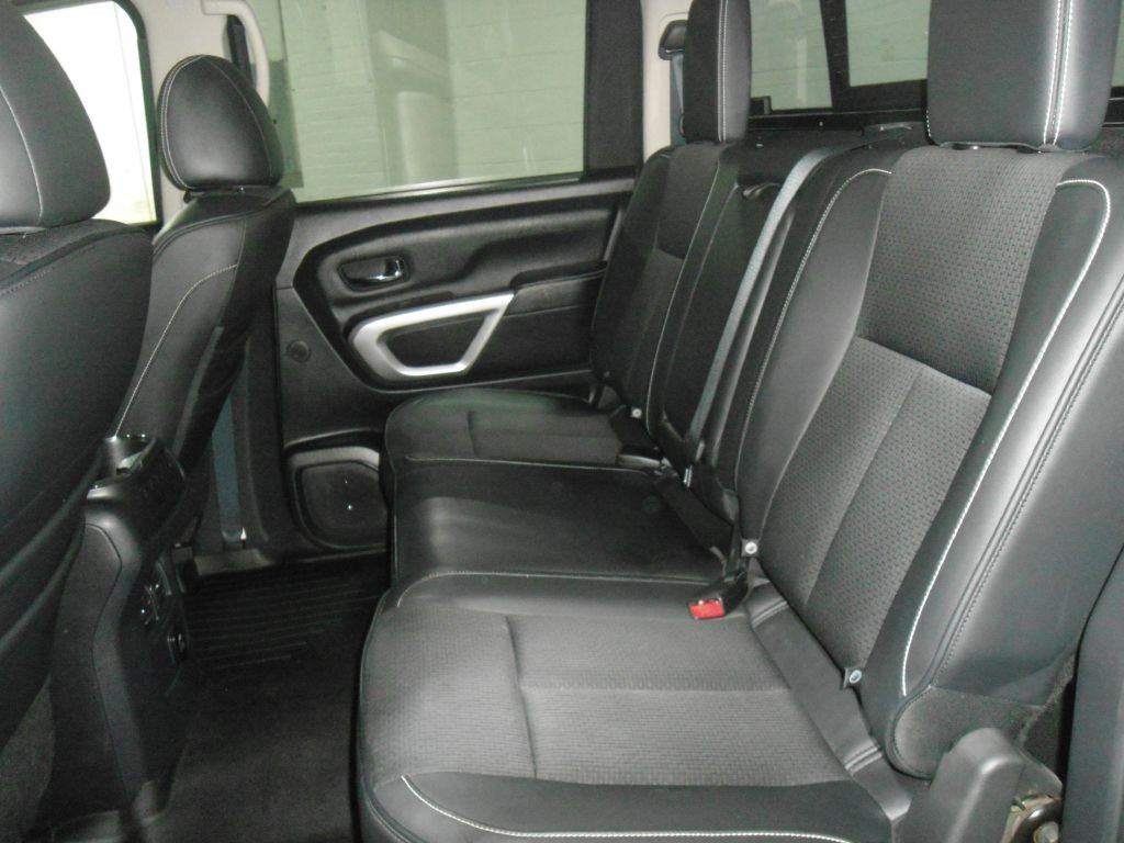 2018 Nissan Titan Image 18