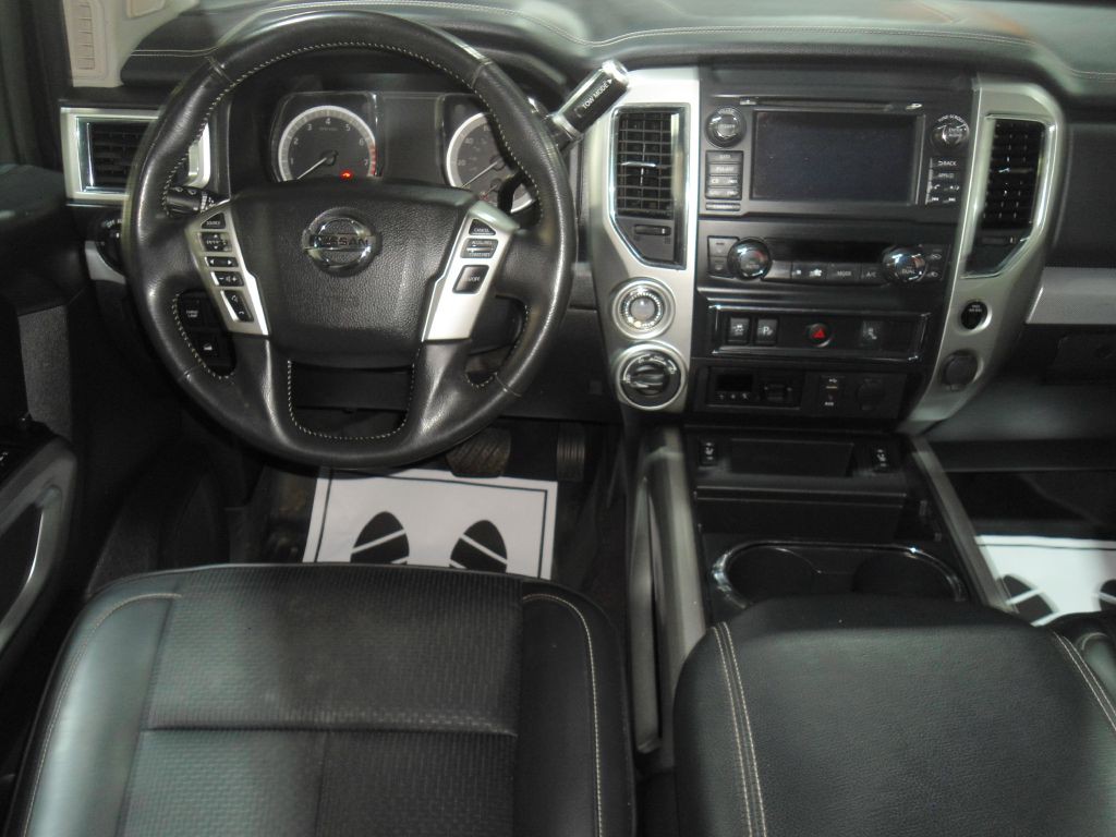 2018 Nissan Titan Image 20