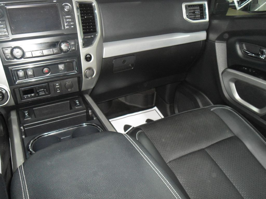 2018 Nissan Titan Image 21