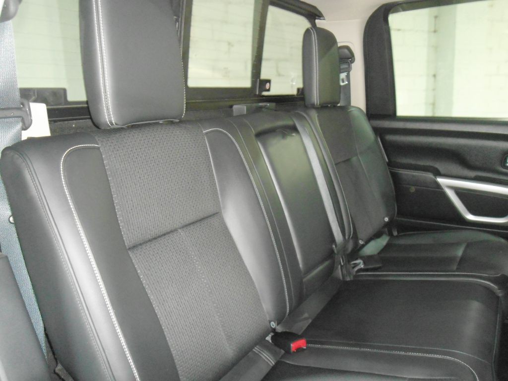 2018 Nissan Titan Image 22