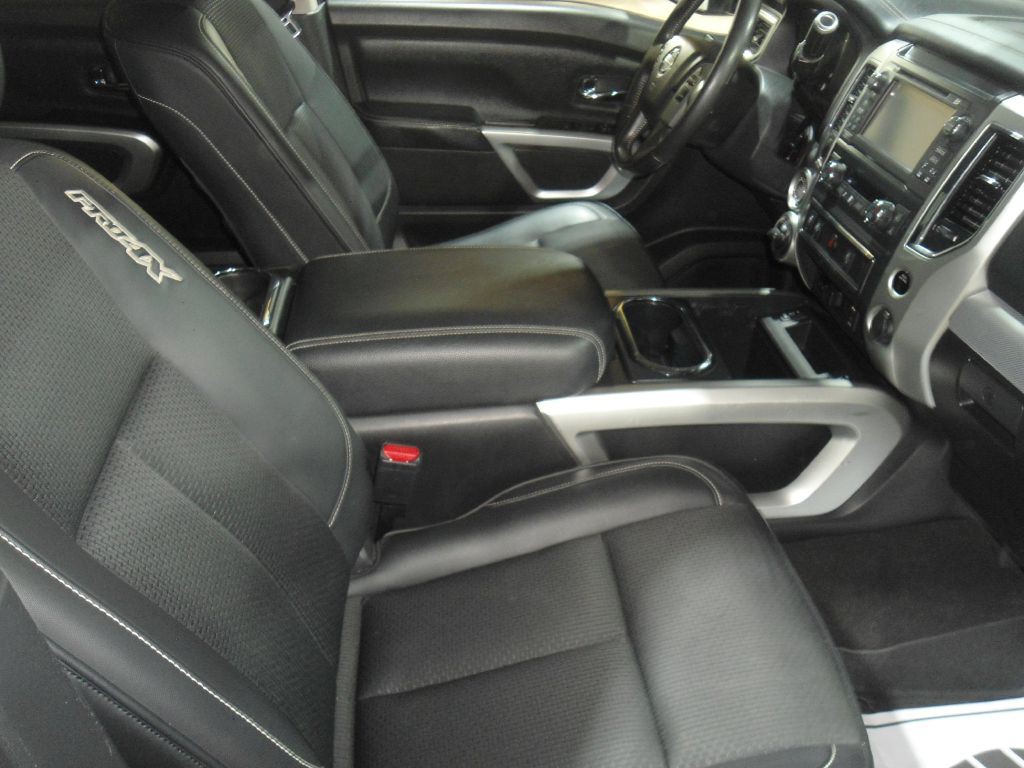 2018 Nissan Titan Image 24