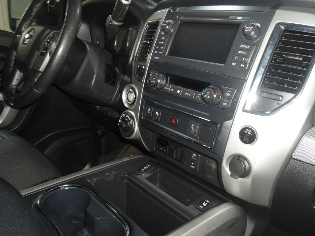 2018 Nissan Titan Image 25