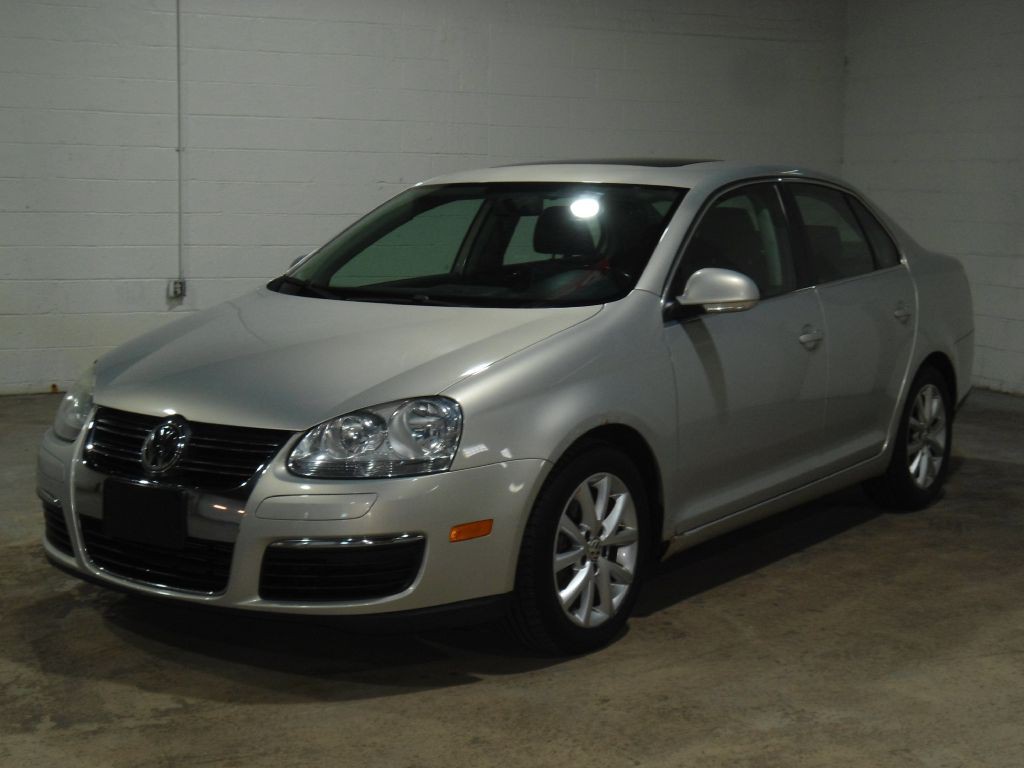 2010 Volkswagen Jetta Image 2