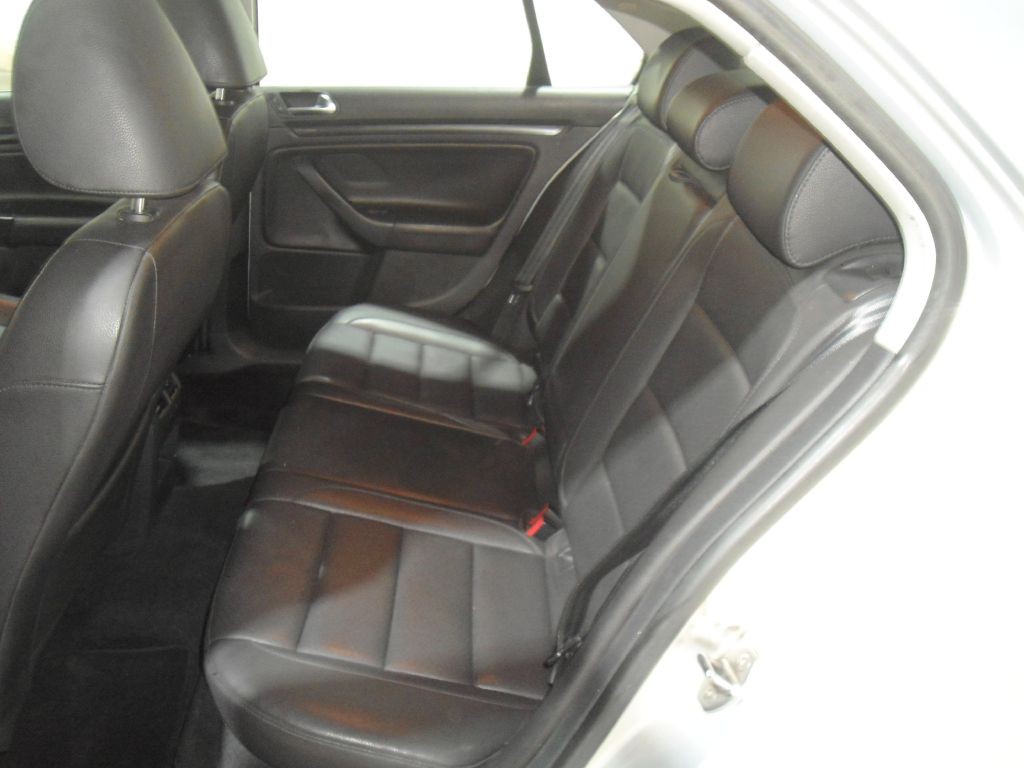 2010 Volkswagen Jetta Image 8