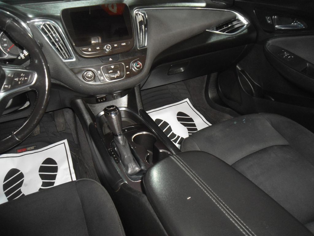 2018 Chevrolet Malibu Image 11