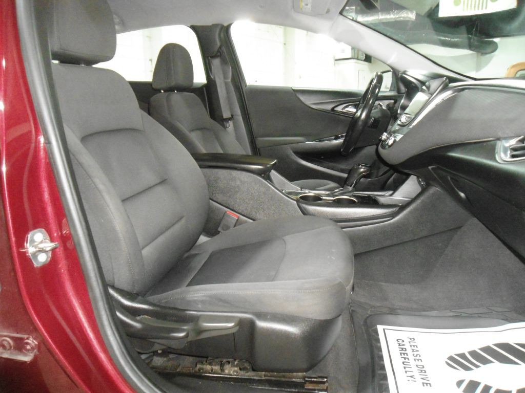 2018 Chevrolet Malibu Image 14