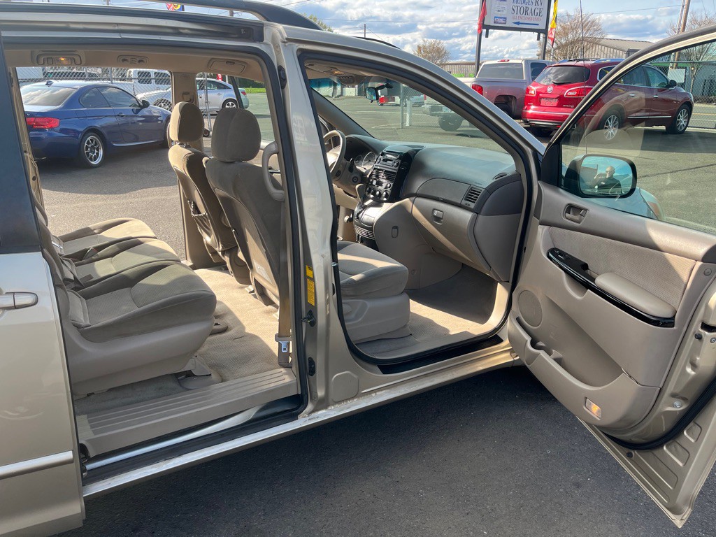 2004 Toyota Sienna Image 7