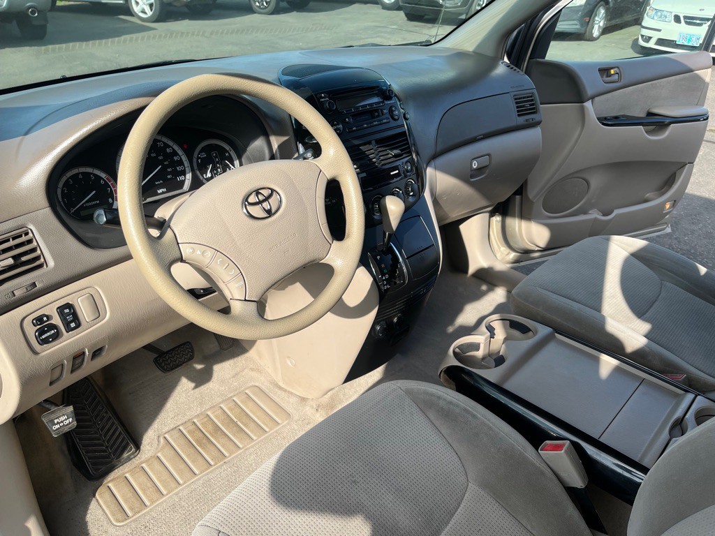 2004 Toyota Sienna Image 13