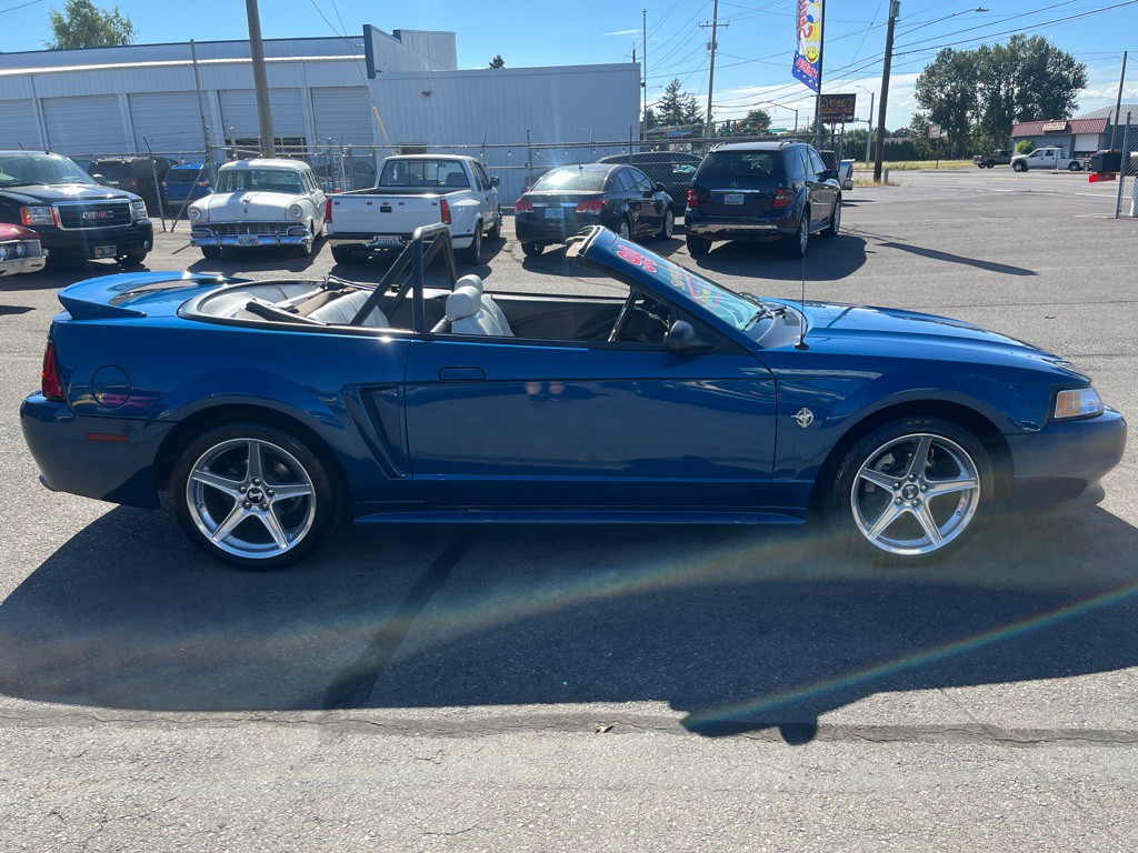 1999 Ford Mustang Image 2