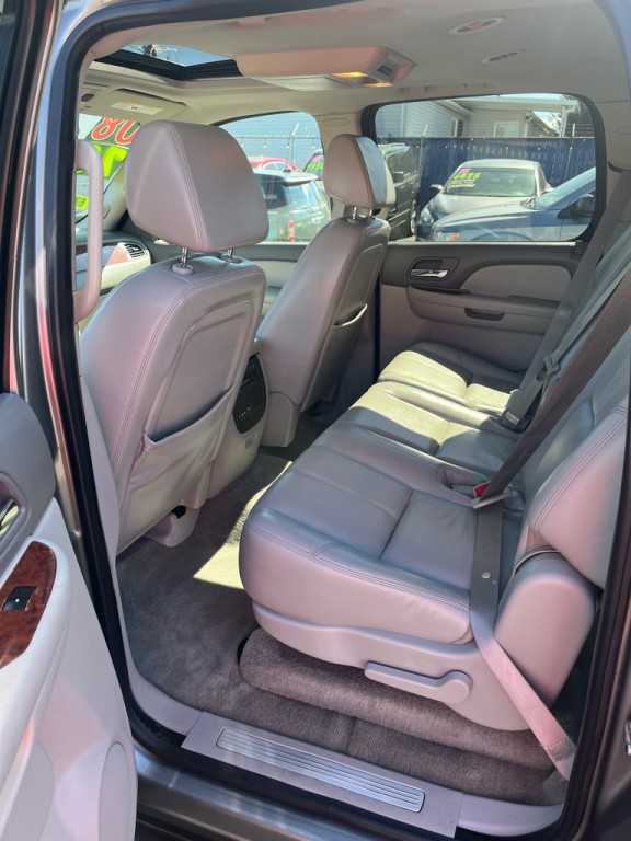2008 Chevrolet Suburban Image 3