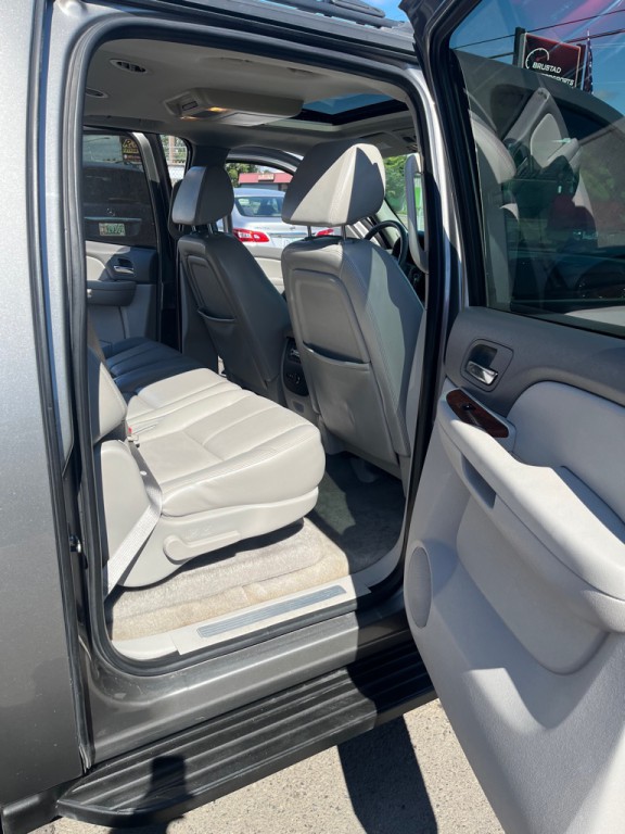 2008 Chevrolet Suburban Image 4