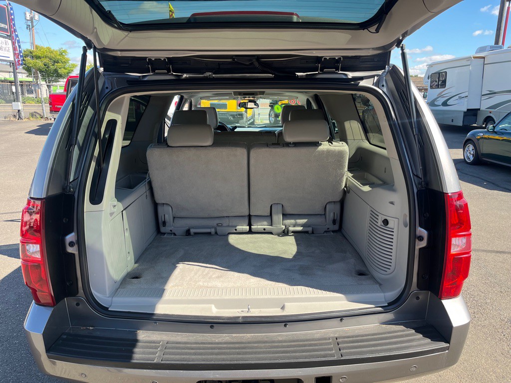 2008 Chevrolet Suburban Image 6