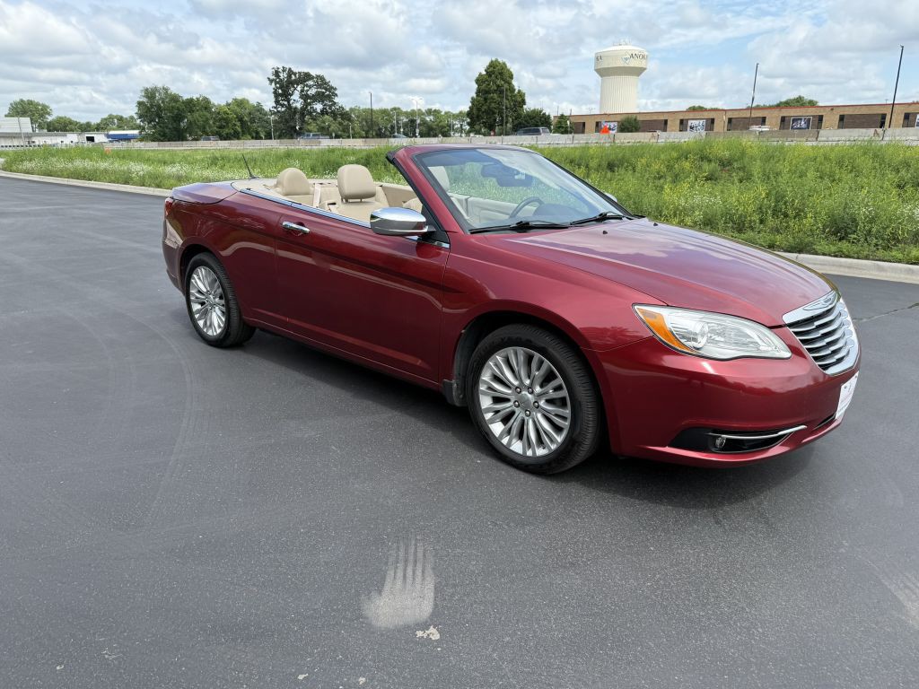 2013 Chrysler 200 Image 3