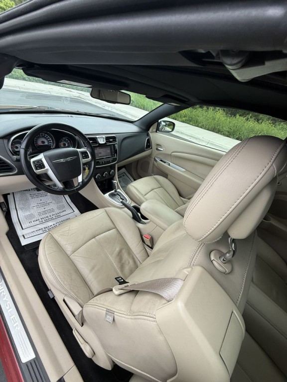 2013 Chrysler 200 Image 7