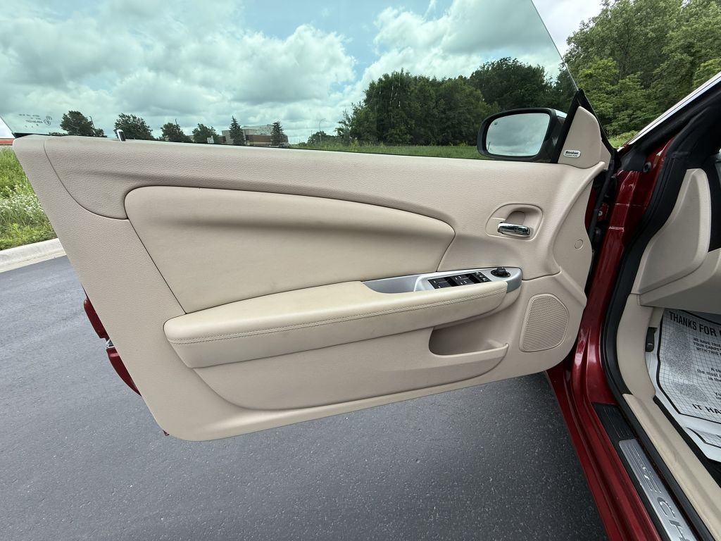 2013 Chrysler 200 Image 8