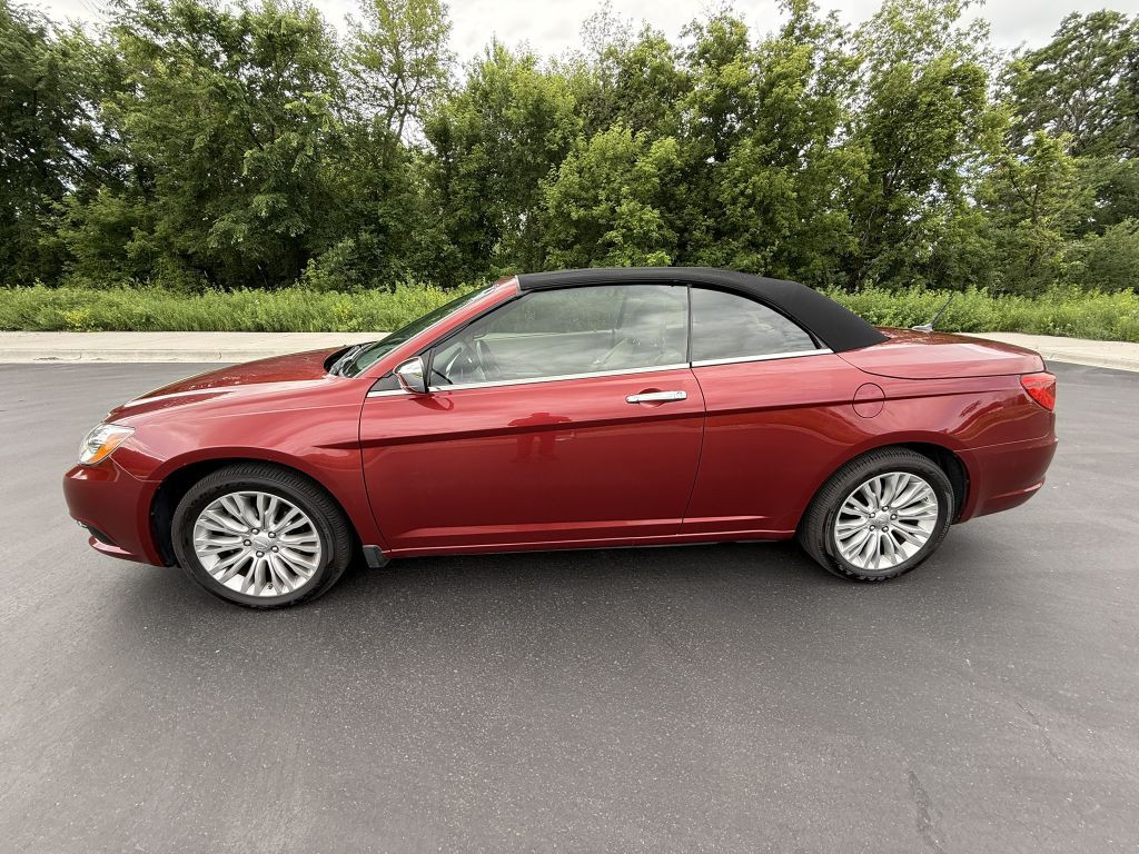2013 Chrysler 200 Image 9