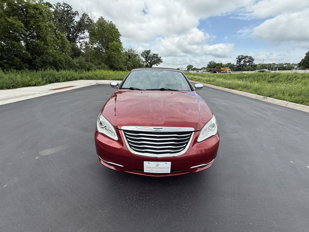 2013 Chrysler 200 Image 11