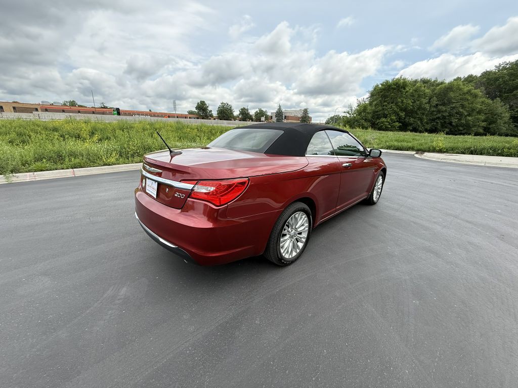 2013 Chrysler 200 Image 13