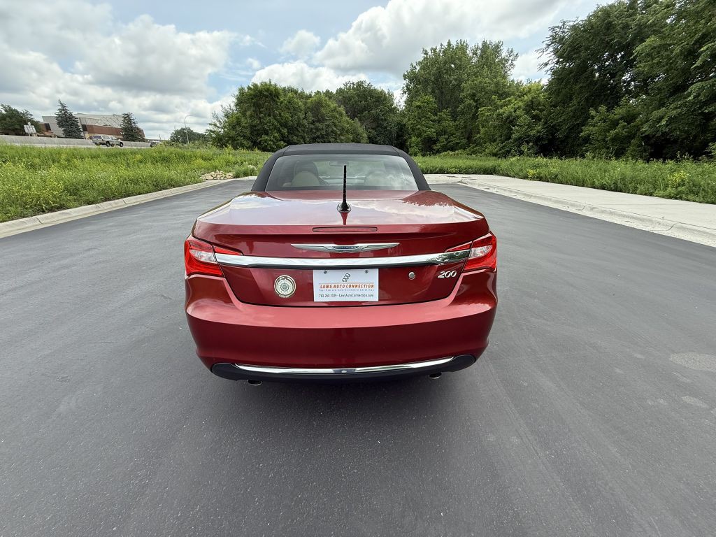 2013 Chrysler 200 Image 14