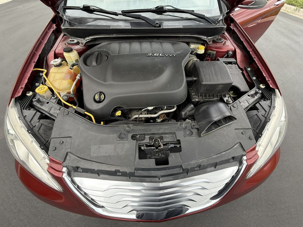 2013 Chrysler 200 Image 15