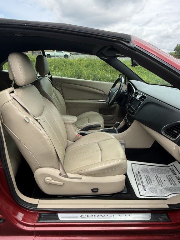 2013 Chrysler 200 Image 19