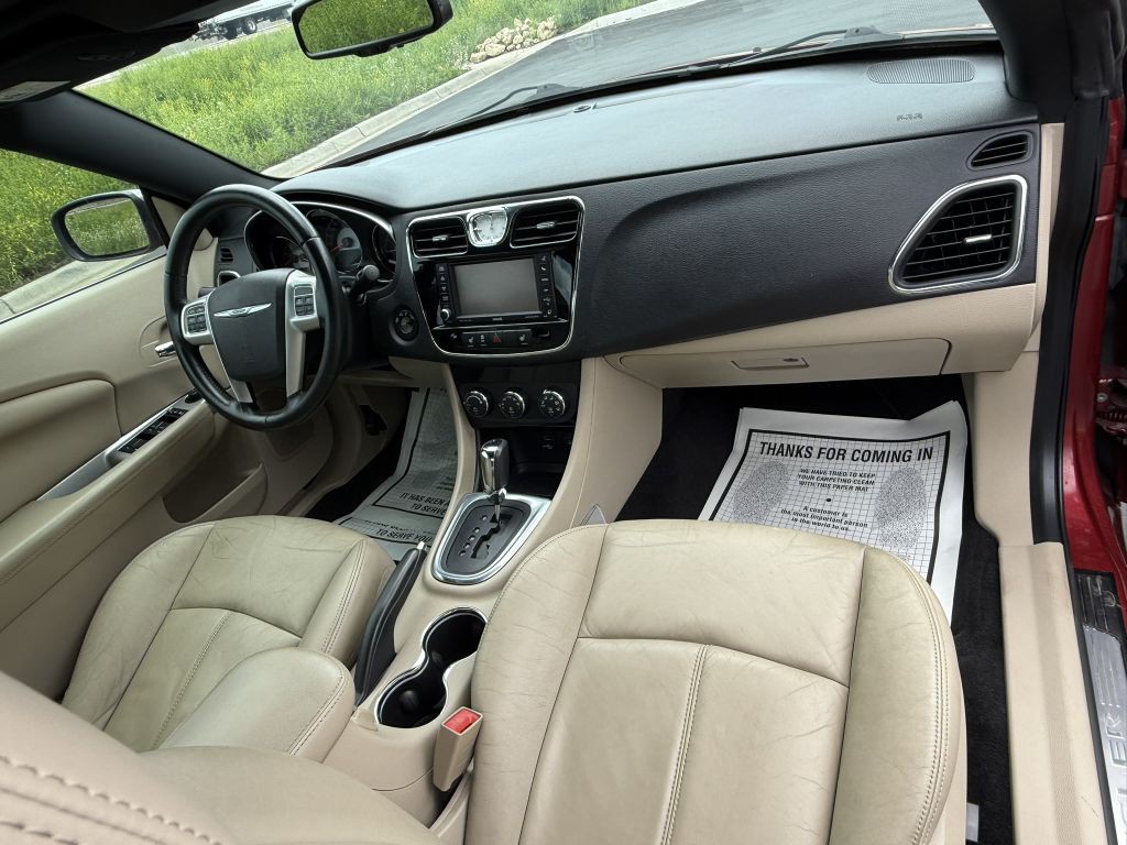 2013 Chrysler 200 Image 20