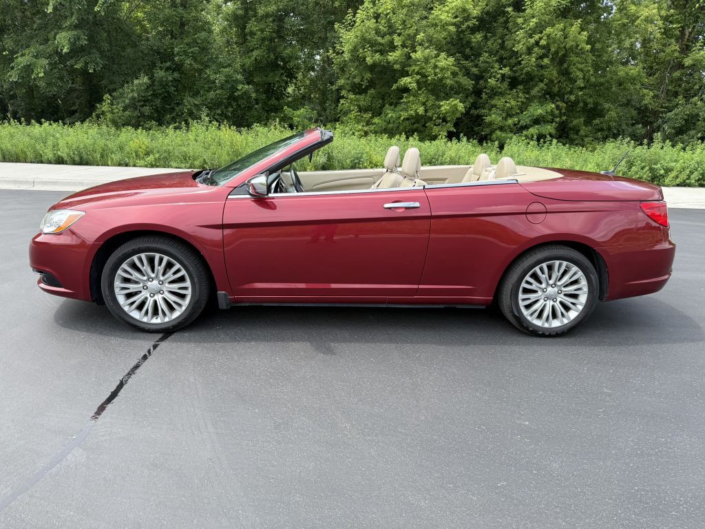 2013 Chrysler 200 Image 21