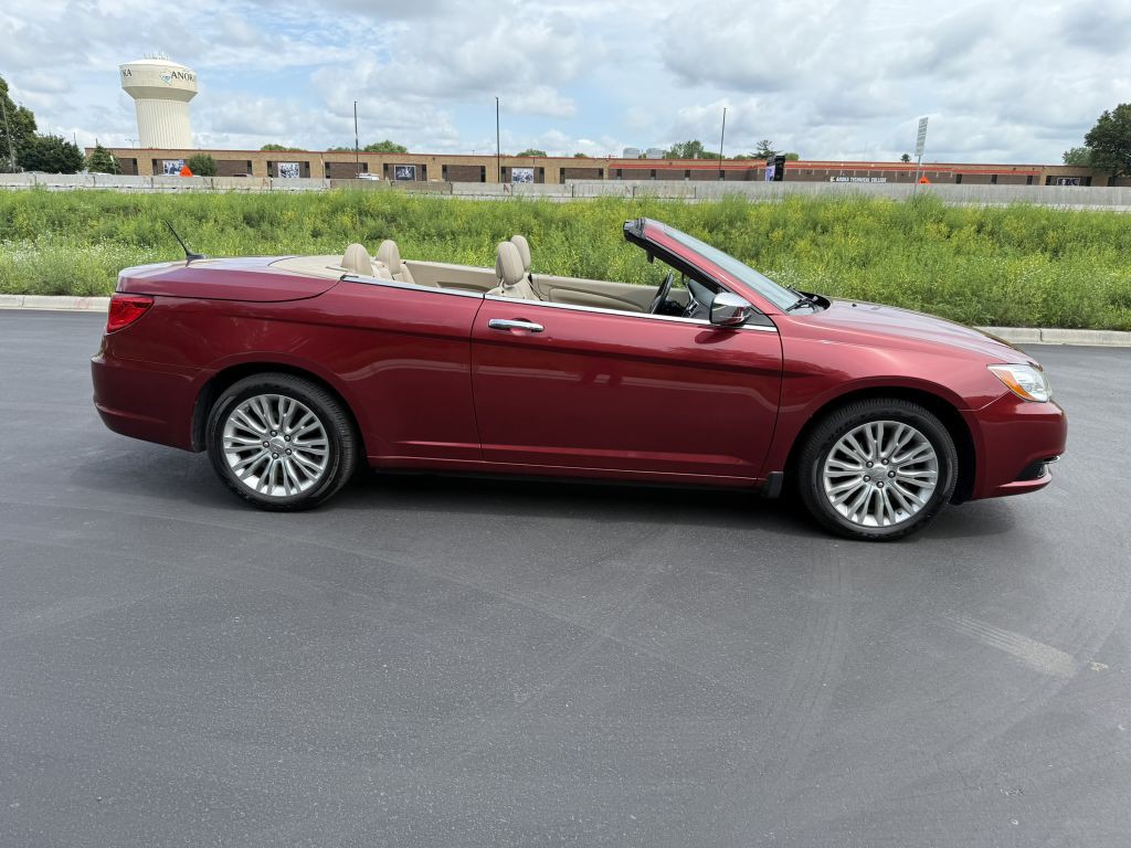 2013 Chrysler 200 Image 23