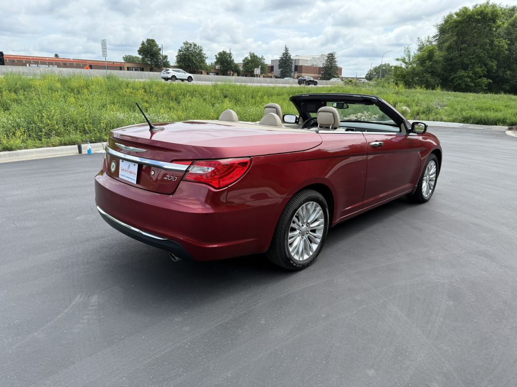 2013 Chrysler 200 Image 24
