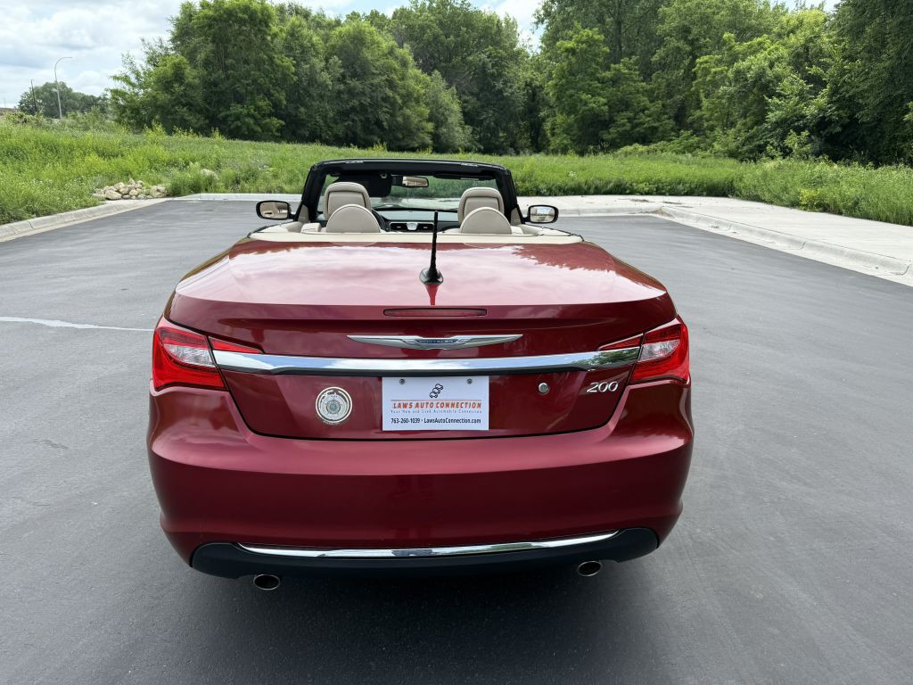 2013 Chrysler 200 Image 25