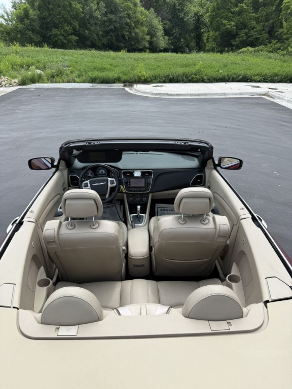 2013 Chrysler 200 Image 26