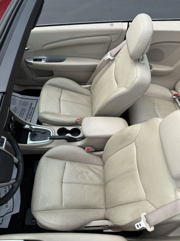 2013 Chrysler 200 Image 29