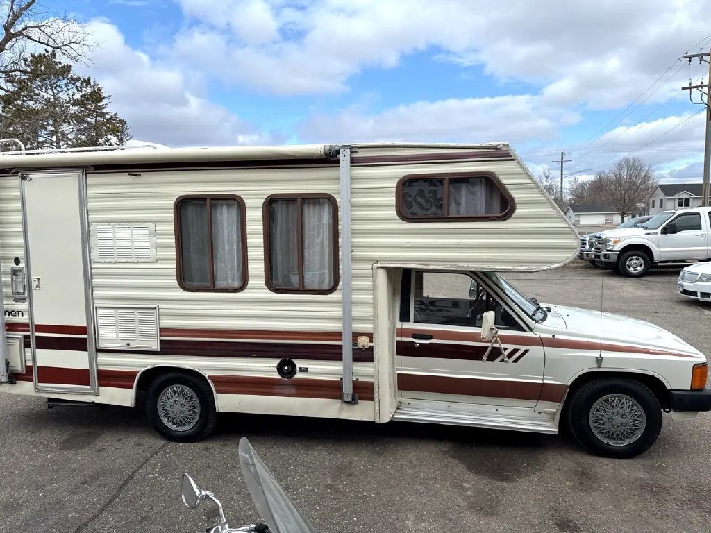 1985 Toyota Pickup Commercial / Camper Image 3