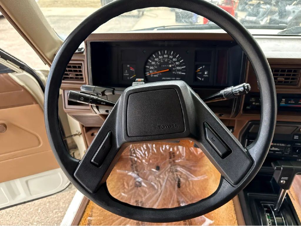 1985 Toyota Pickup Commercial / Camper Image 9