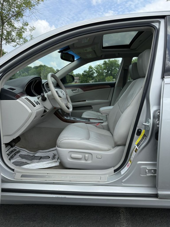 2012 Toyota Avalon Image 2