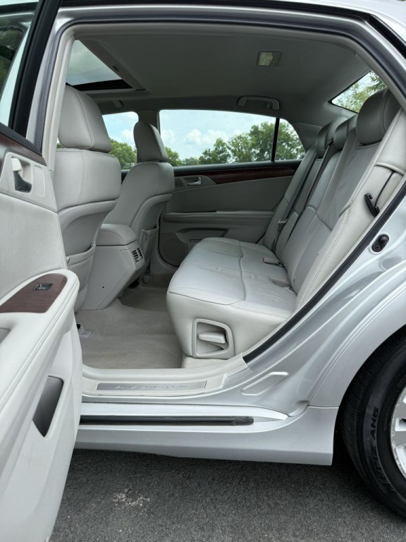 2012 Toyota Avalon Image 10