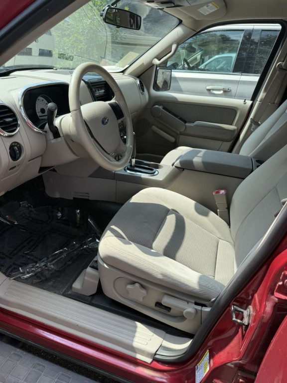 2011 Chevrolet Avalanche Image 2