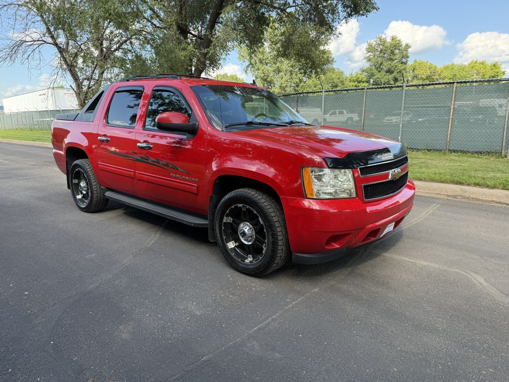 2011 Chevrolet Avalanche Image 4