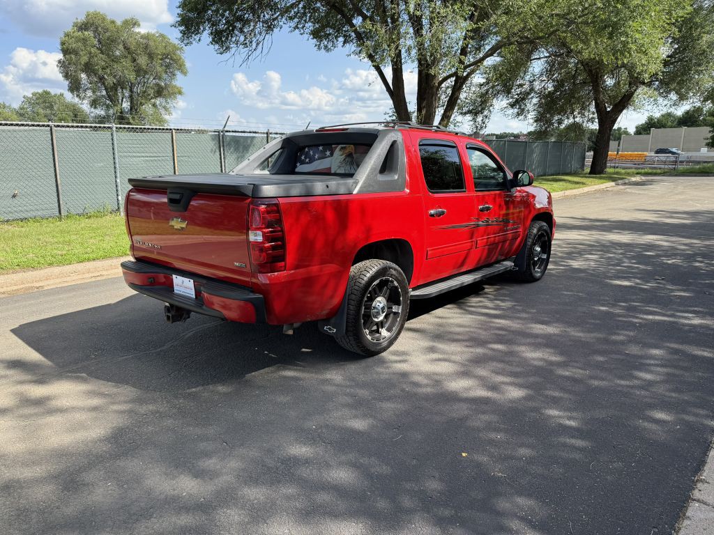 2011 Chevrolet Avalanche Image 6