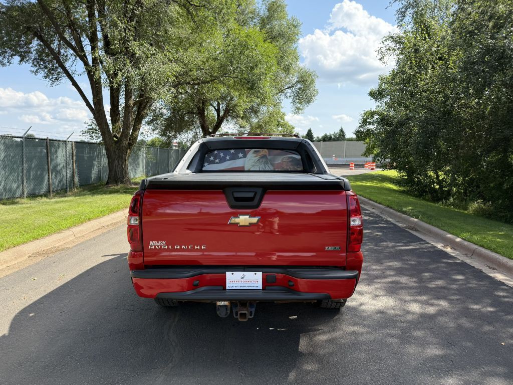 2011 Chevrolet Avalanche Image 7