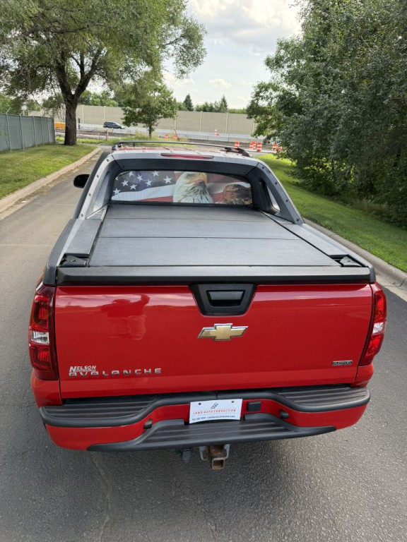 2011 Chevrolet Avalanche Image 9
