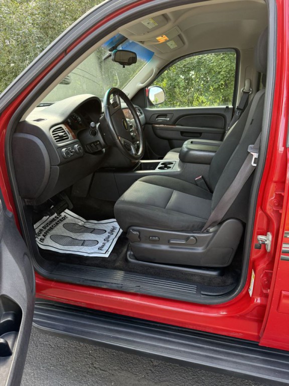 2011 Chevrolet Avalanche Image 10
